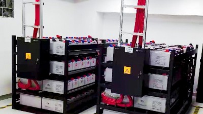 如何選擇適合網絡數據中心建設的電池架或電池柜