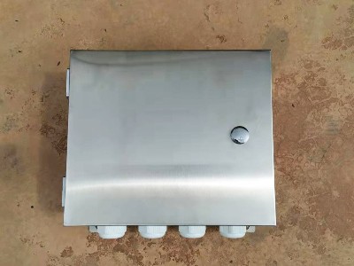 為高鐵加工的不銹鋼接線箱圓滿完成鈑金定制生產(chǎn)