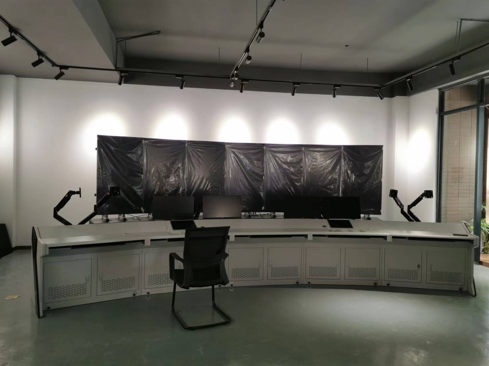 訂制指揮中心控制臺掌握五點找到一個靠譜的廠家